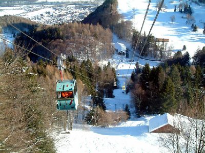 Langes Spannfeld nach der Mittelstation (im Bild), unten Bad Ragaz