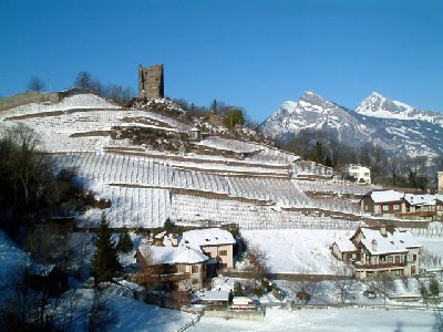 Ungewöhnliche Kulisse beim Skifahren (Bad Ragaz)
