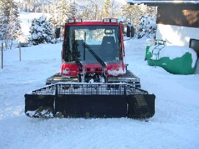 P 100 mit Loipenspurgerät zwischen den Wiedhag- und Grenzwiesliften