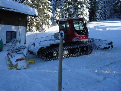 P 100 mit Loipenspurgerät zwischen den Wiedhag- und Grenzwiesliften
