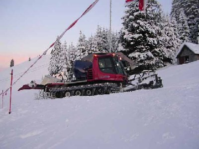 P 300 W beim präparieren der Standardabfahrt