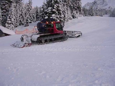 P 300 W beim präparieren der Standardabfahrt