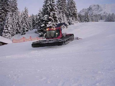 P 300 W beim präparieren der Standardabfahrt