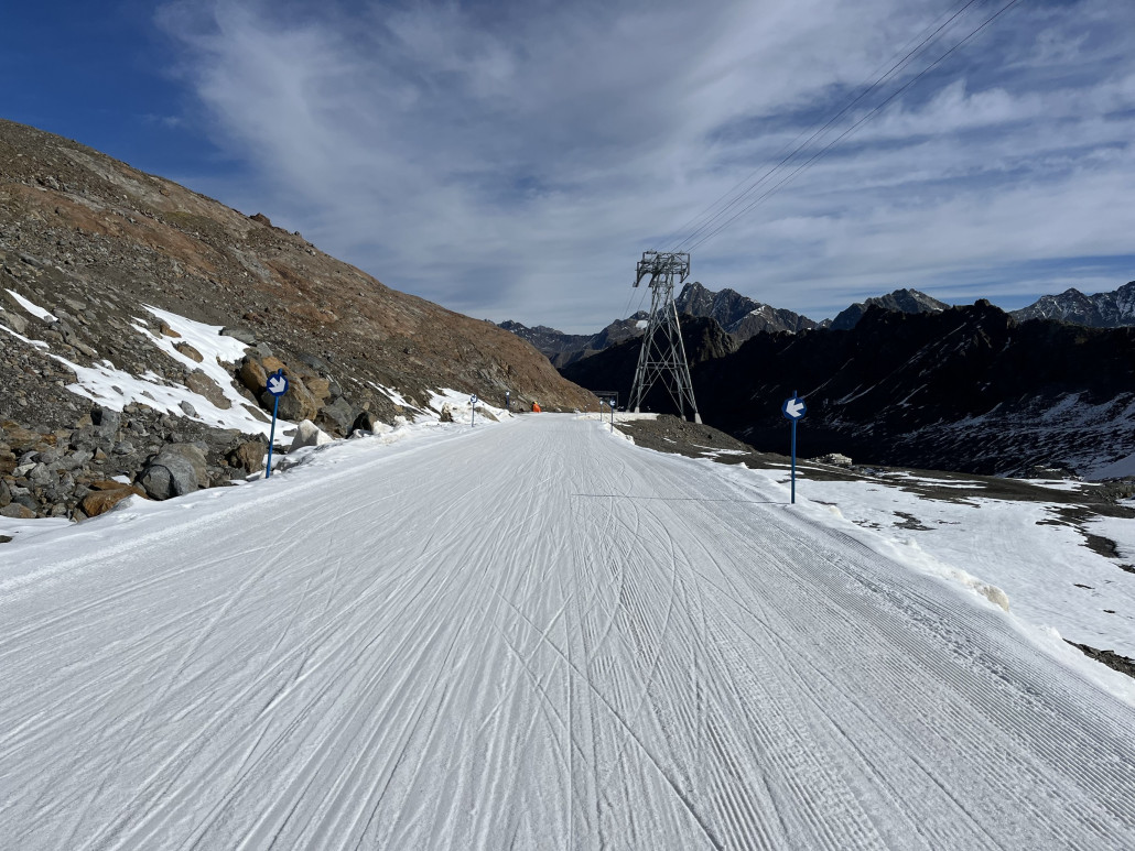 Gut gibt es Depotschnee, der natürliche ist schon wieder weitgehend weg