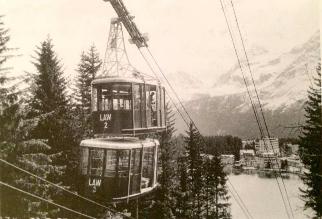 Kabine 3 wird von Kabine 2 zur Mittelstation hochgefahren.