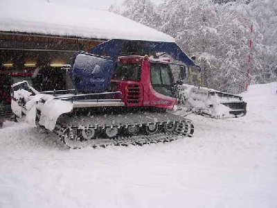 P 300 W ohne Heckfräse an der Talstation der Wieghaglifte