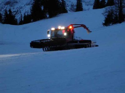 P 300 W beim präparieren der Damenabfahrt