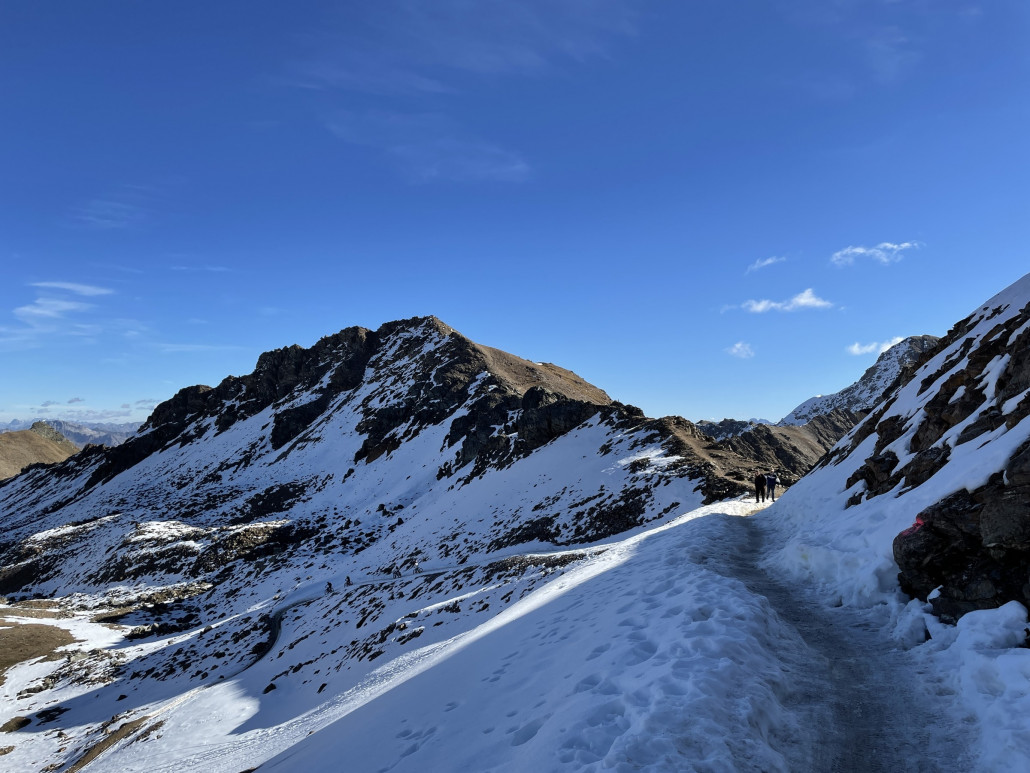 Auf dem Rothorn hält sich der Schnee erstaunlich gut. Die Aufnahme stammt von heute.