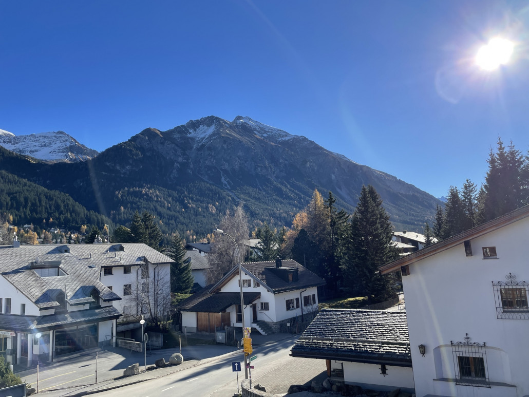 Morgendlicher Ausblick vom Balkon.