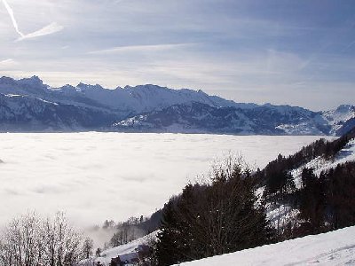 Nebelmeer dahinter die Klewenalp