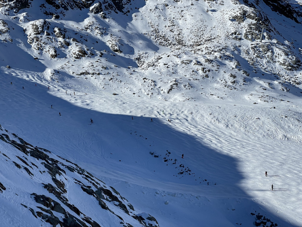 Steilbereich mit Buckelpiste. Soll aufgefüllt werden.
