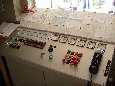 Kommandostand. Deutlich weniger Lampen zum wechseln wie bei mir.