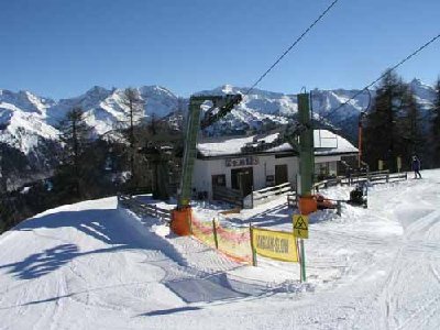 Der Hochsonnlift, einziger Lift von DM im Gebiet. Noch mit Diesel betrieben. Soll aber demnächts laut Kassendame drch eine Sesselbahn ersetzt werden.