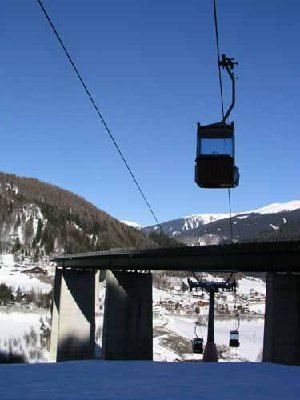 Ziemlich einmalig: eine EUB, die unter einer Autobahn durchfährt!