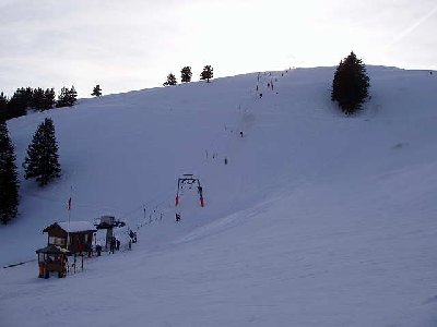 Rotstocklift in der totalen. Länge: 321m mit 100 Höhenmetern Kap: 1200p/h