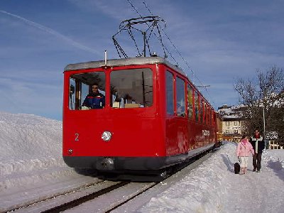 Die zweite Zahnradbahn vom Vitznau Rigi. Läuft bis Stafel getrennt und danach paralle zur Arth Rigibahn (Blau) Gleiches
