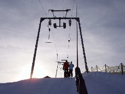 Im Skilift Rotstock. Erschliesst als einziger Lift eine anständige Piste
