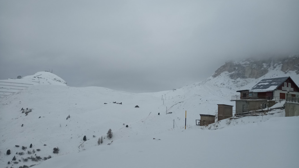 Aber immerhin dort oben ein geschlossenes Schneedecke.