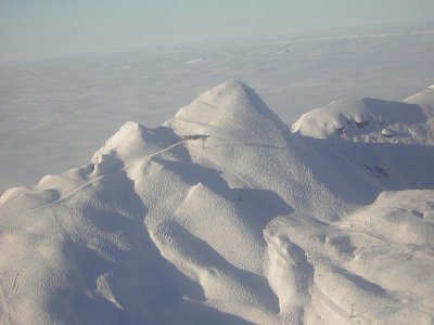 Lauberhorn. Schöne Von Roll 4KSB, nur scheisse gebaut (Talstation) und scheiss Kindersicherung (gleich wie der Arvenbahn)