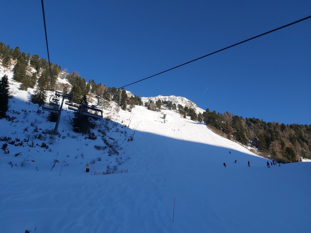 Ausgerechnet jetzt fangen die Oberschenkeln an zu Ziehen. Bereits schon ausgefahrene schwarze Piste an der Scheidbergbahn. Aber die Piste hielten hier ohne Gemüse und Steine frei zu legen!