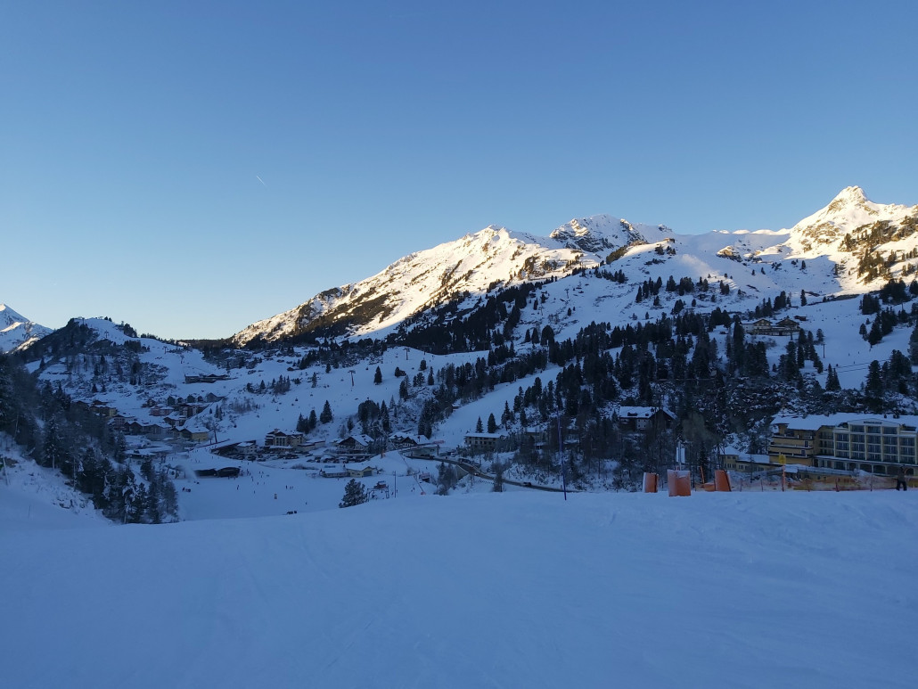Die Leute im Monteflu taten mir leid. Die Bahn kroch vor sich hin im Schatten um die minus 15 Grad gefühlt.