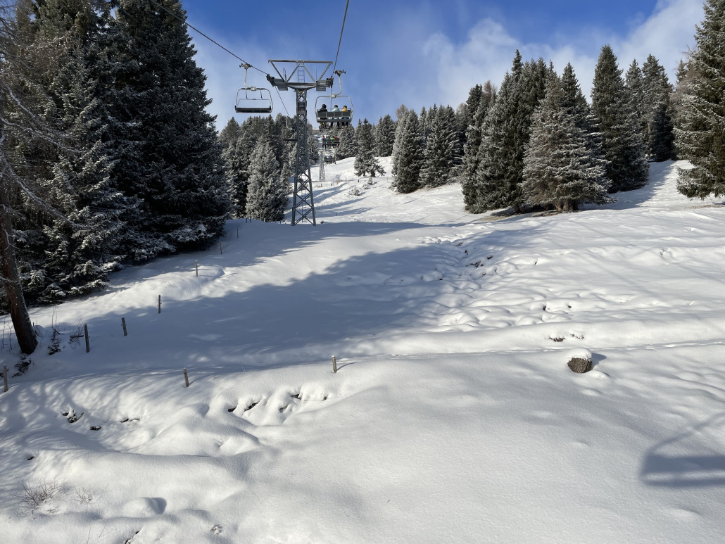 Bergfahrt mit der KSB Pedra Grossa. Wie hier gut zu sehen ist, ist die Schneelage mau.