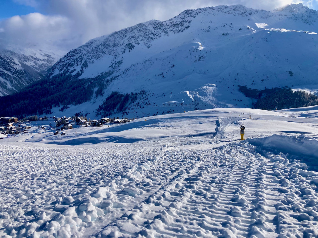 Piste 9b unterhalb Arlenwaldweg. Hätte man auch zu Ende präparieren können.