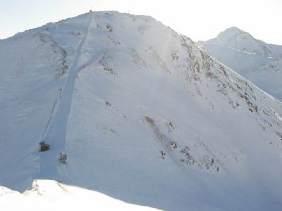 ZUm höchten Punkt des Skigebiets gings nicht, da zu wenig Schnee, muss aber bis vor kurzem gelaufen sein, da sehr viel Spuren im Schnee waren.