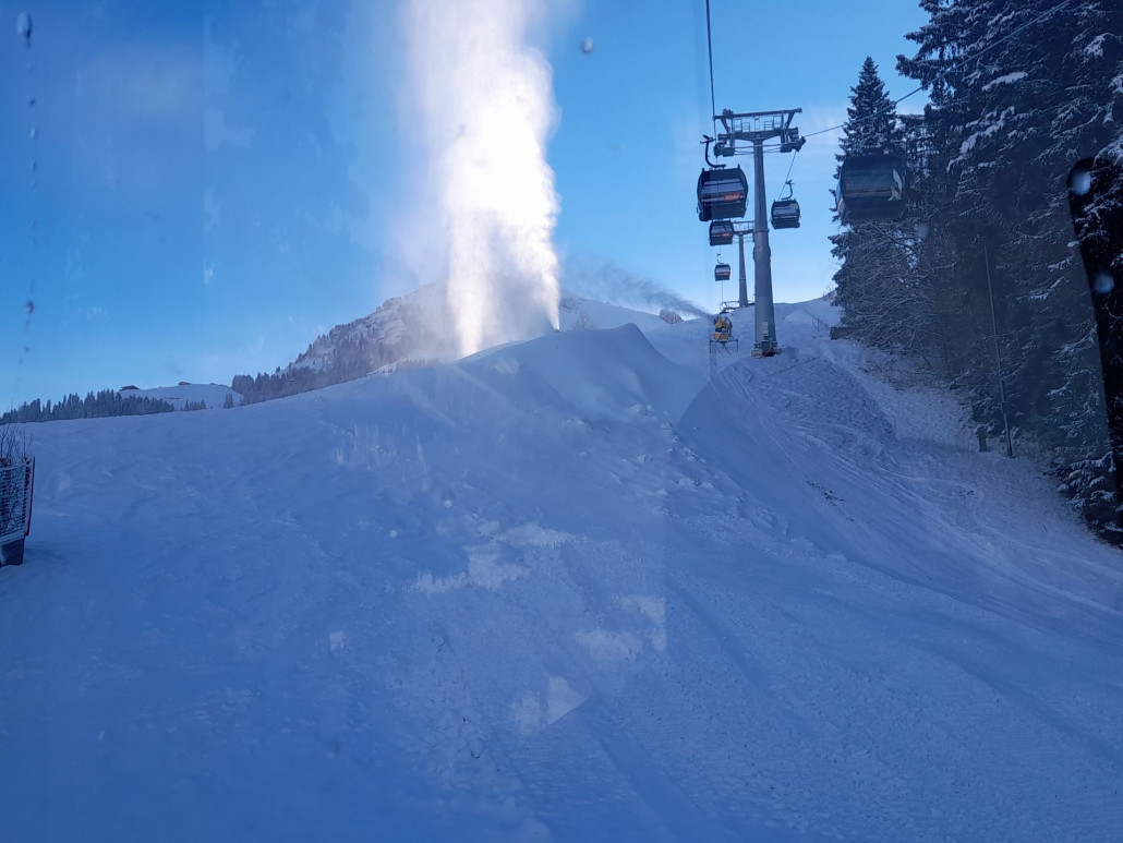 Schneeberge auf der Talabfahrt nach Söll