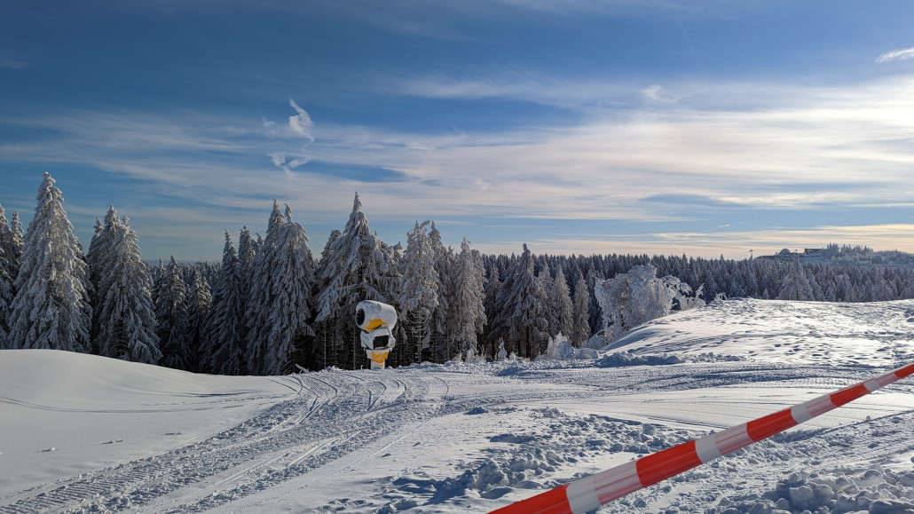 Heute auch oben angenehm windstill. Dadurch und durch die Sonne fühlte es sich gar nicht so kalt an.