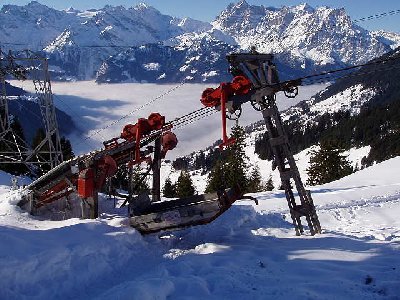 Transportbahn zum Berghaus. Mit Oberseilführung. Von Garaventa. Stand früher oberhalb Goldau