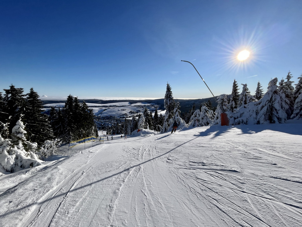 ... und talwärts mit der Einmündung der Ziehwege (links)