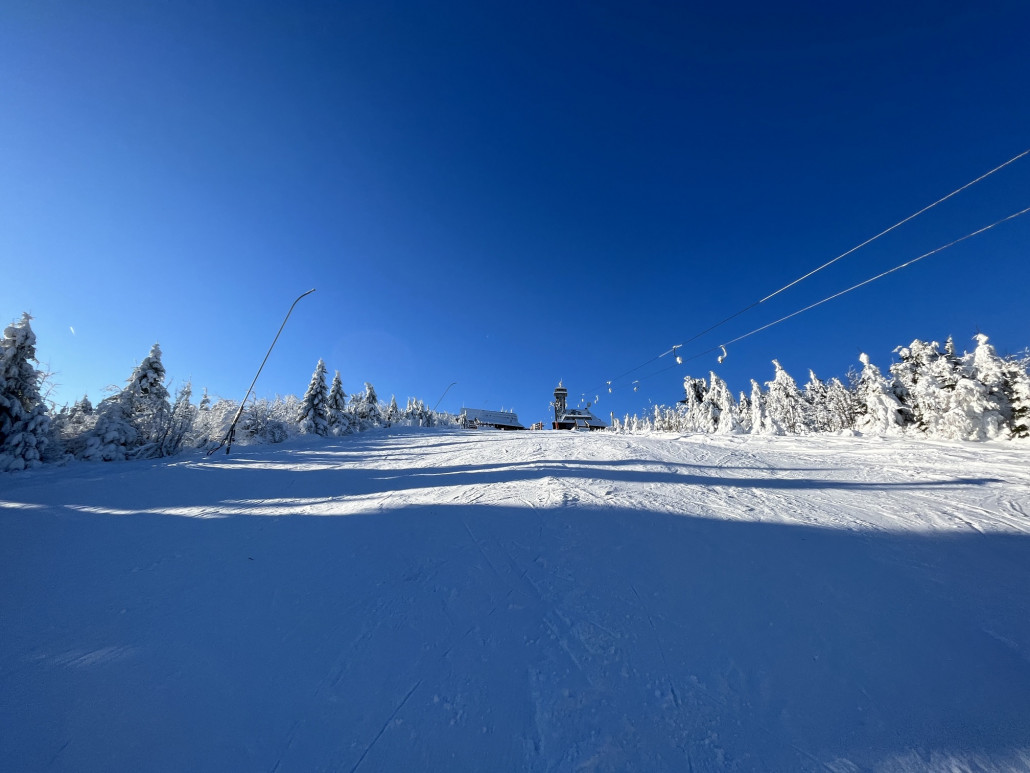 Start der 9 mit Blick zurück zum Berg, das war gut zu fahren
