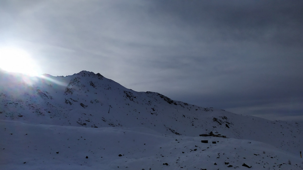 An der Versingbahn kommt die Sonne aktuell fast garnicht über den Berg hinaus.