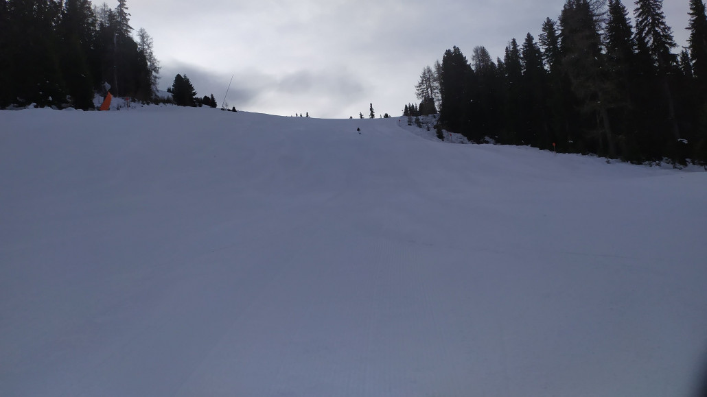 Auf der roten 12 links der Zeinisbahn.