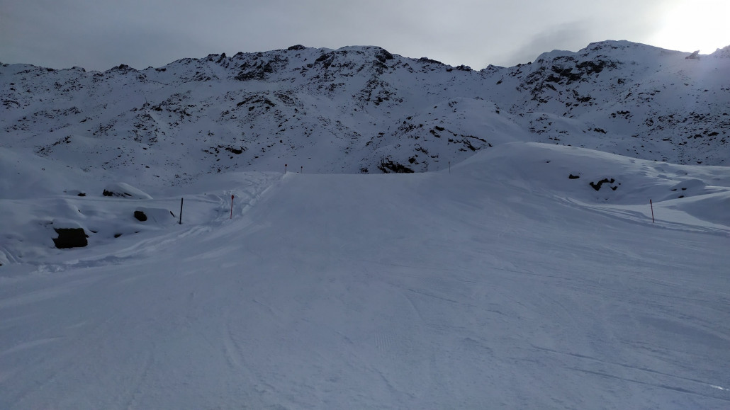 Sonst war dort niemand unterwegs, und langsam kommt die Sonne zum Vorschein.