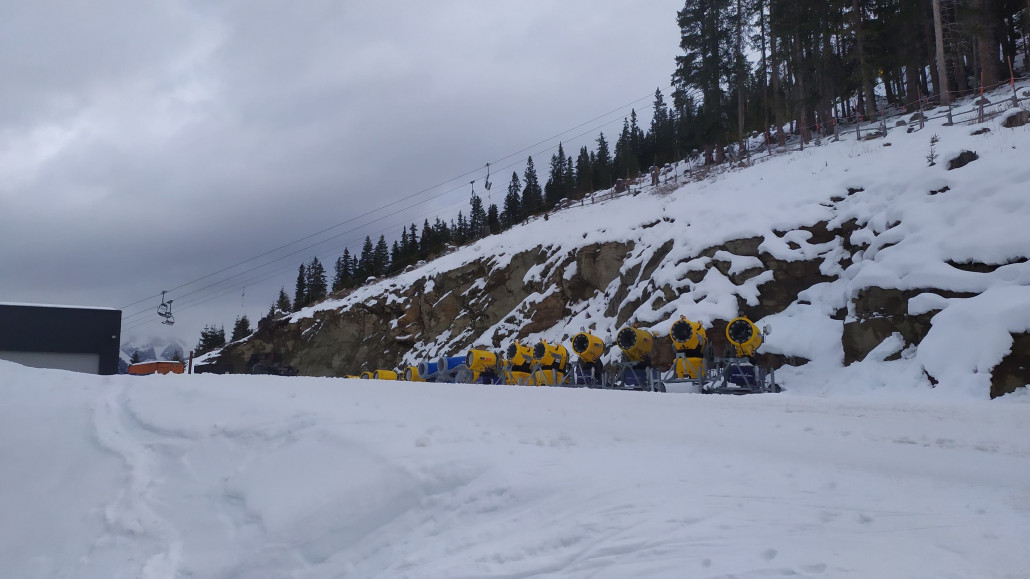 Die Schneekanonen sind schon allesamt geparkt.