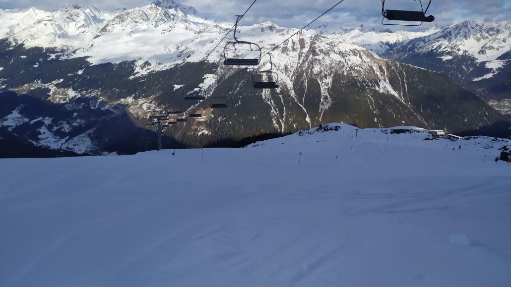 Gegenüber gab es um 10 Uhr bereits Sonne, zugleich zogen langsam die Wolken auf.