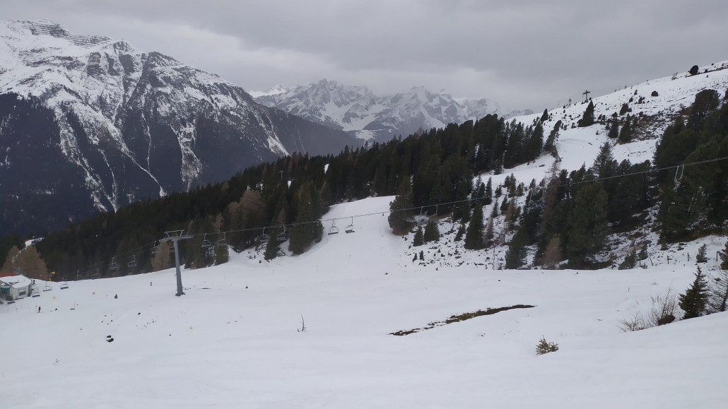 In der Bildmitte die nette Verbindungspiste von der Zeinis- zur Rossmoosbahn.
