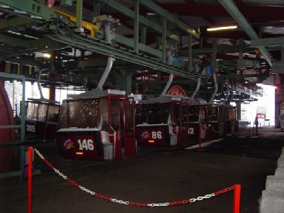 Hier ist das Innenleben der Mittelstation der 6EUB Fimba. im Sommer 2007 wird die Bahn ersetzt, wahrscheinlich wird hier dann eine 8EUB stehen.