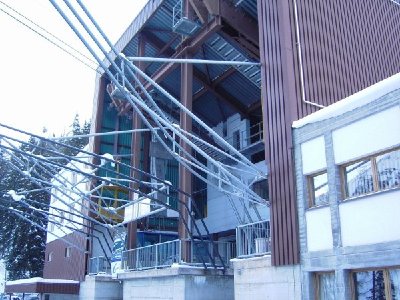 80PB Alp Trider Sattel Talstation. Bei großem Andrang wird diese Bahn auch für den Wintersport geöffnet, ansonsten nur noch Transportbahn!