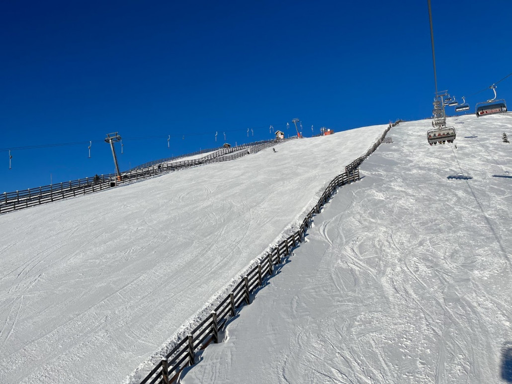 Hier enden die Skilifte. Aber nicht die Seilbahn.