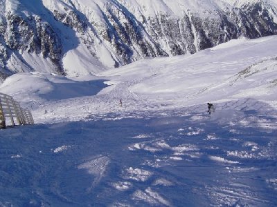 Piste 33 vom Palinkopf zur Paznauner Taja bei Neuschnee.