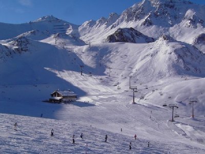 Piste 21 im Bereich Zeblas. Die Piste wurde gerade frisch gewalzt-an dem Tag gab's über Nacht ca. 50cm Neuschee.