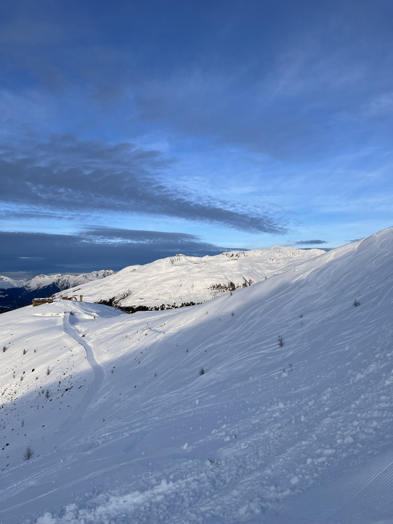 Blick zum Hubel und zur gleichnamigen Hütte