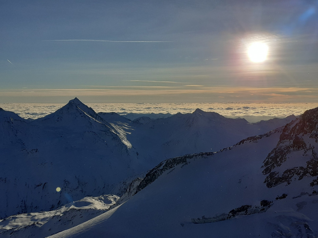 Frühmorgens auf dem Mittelallalin - Blick nach Italien