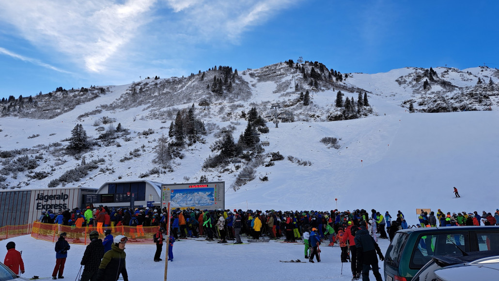 Schlange an der Jägeralpe