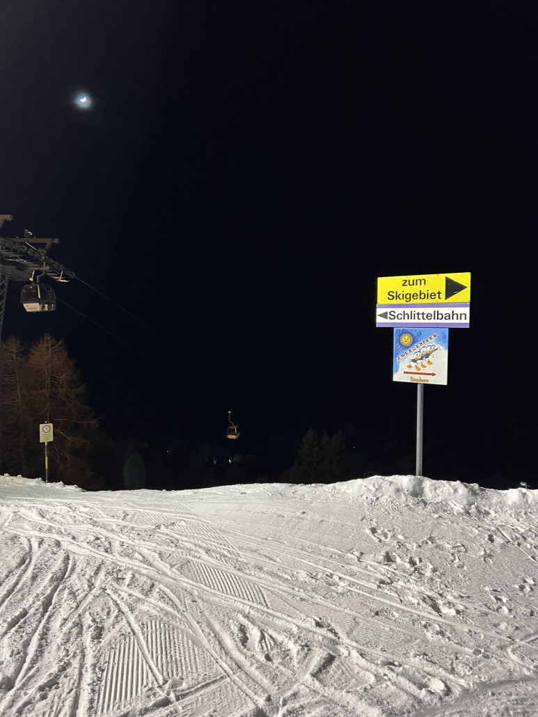 Kurz vor der ersten Abfahrt an der Bergstation der Gondel