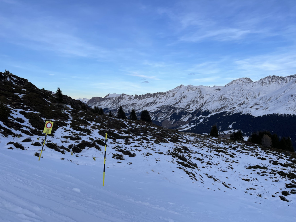 Auf die 51a, welche hier starten würde, verirrte sich wohl auch ohne Schild niemand.