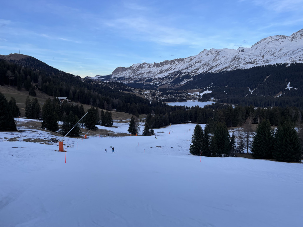 Der See ist bald wieder komplett aufgetaut.